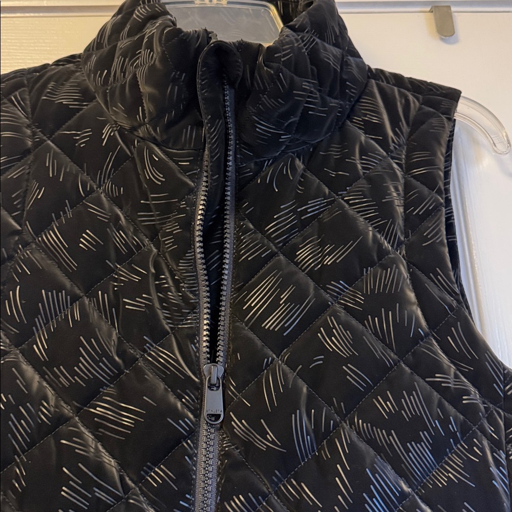 NWT $169 Athleta Black Whisper Featherless Velvet Vest Small - Picture 4 of 10